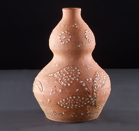 Cabaça, com decoração simples.