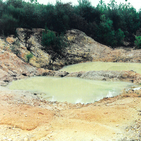 Barreiro local onde é extraído o Barro